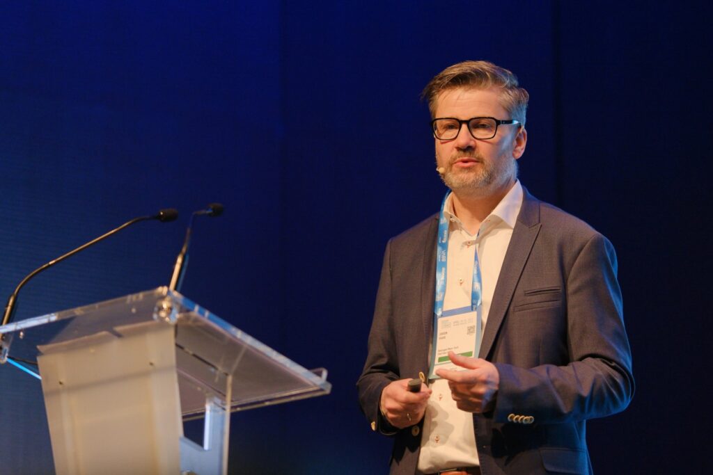 Hydrogen Mem-Tech representative speaking at Energy Tech Summit networking conference