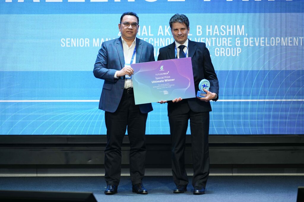 Yves Desmet of iSensPro receiving the PETRONAS Tech Challenge Special Prize at Energy Tech Summit Asia 2026